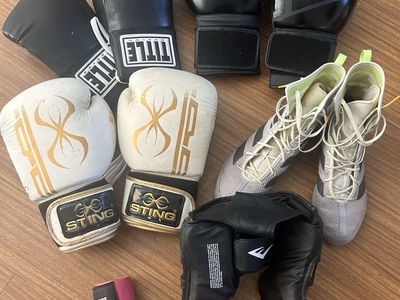 Boxing gloves, headgear, & shoes (7.5)