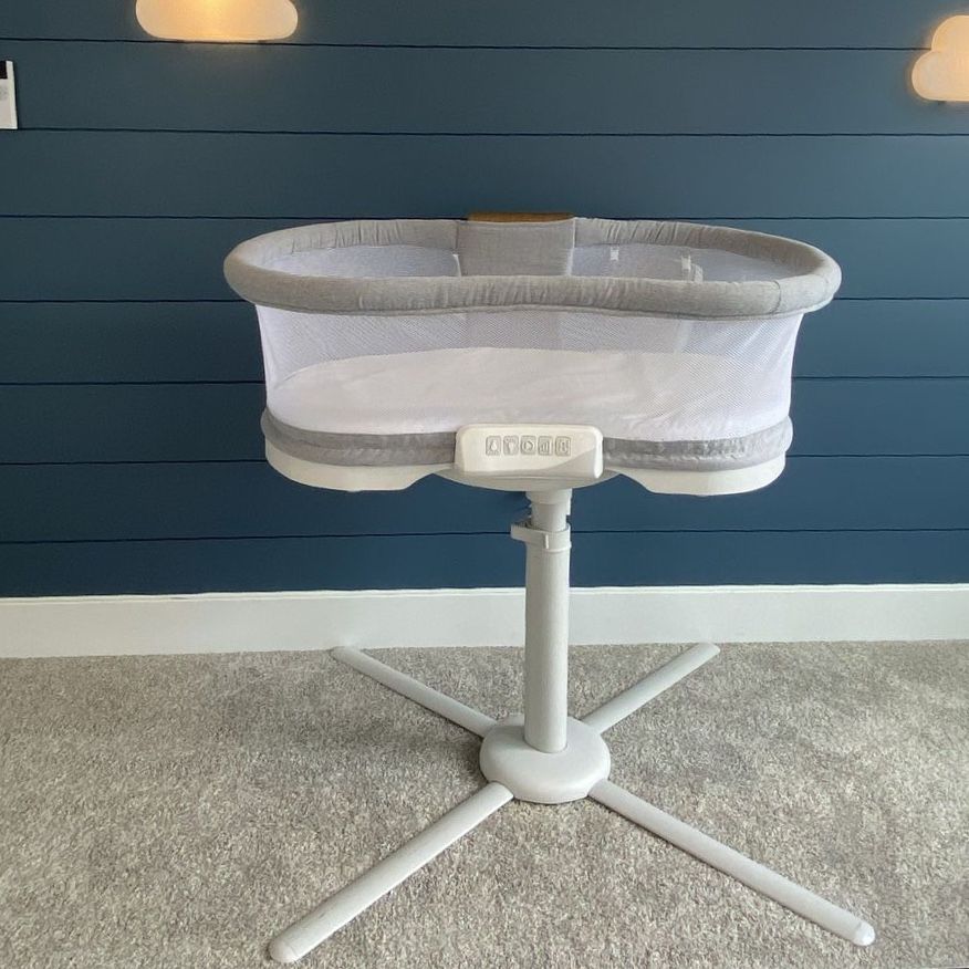 HALO BassiNest Luxe Swivel Sleeper Bassinet – Excellent Condition