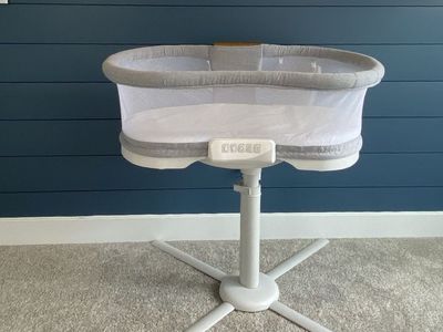 HALO BassiNest Luxe Swivel Sleeper Bassinet – Excellent Condition