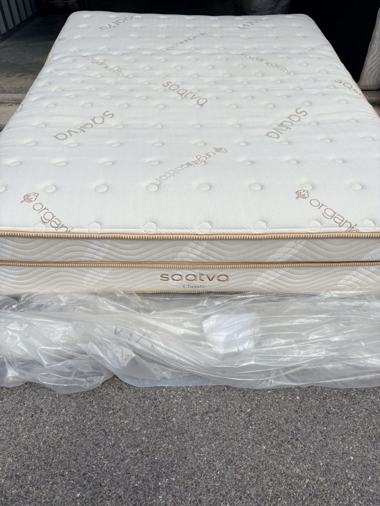 Saatva Classic 14.5 Queen Mattress