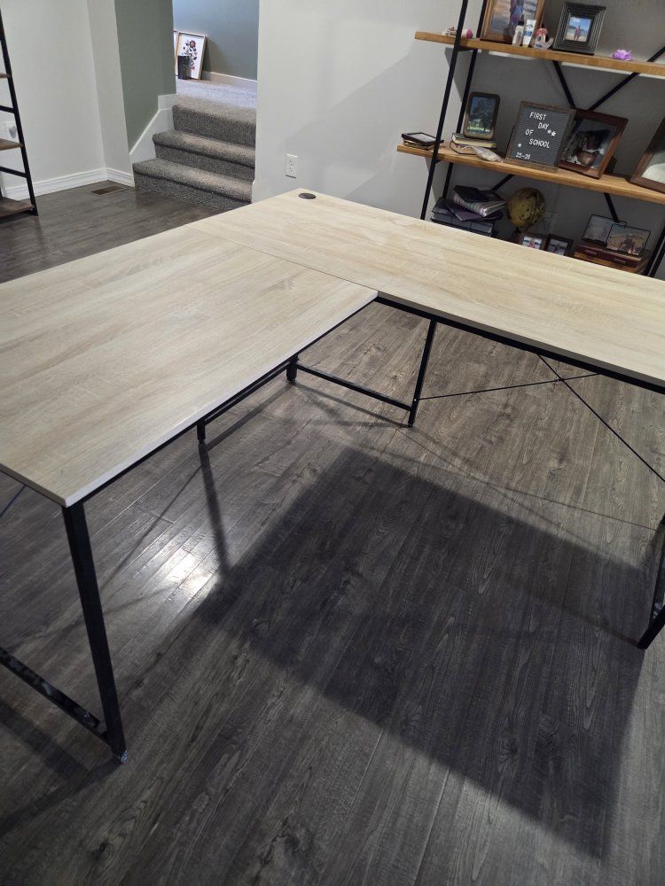 corner desk