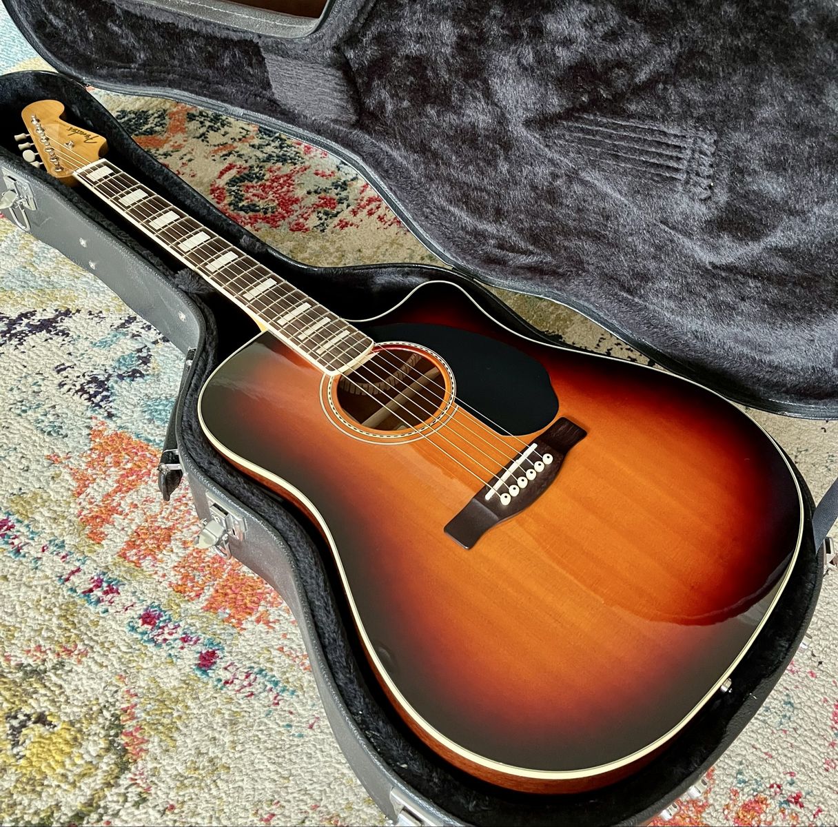 Fender Kingsman Acoustic-Electric Guitar - Sunburst, Dreadnought with Cutaway & Case