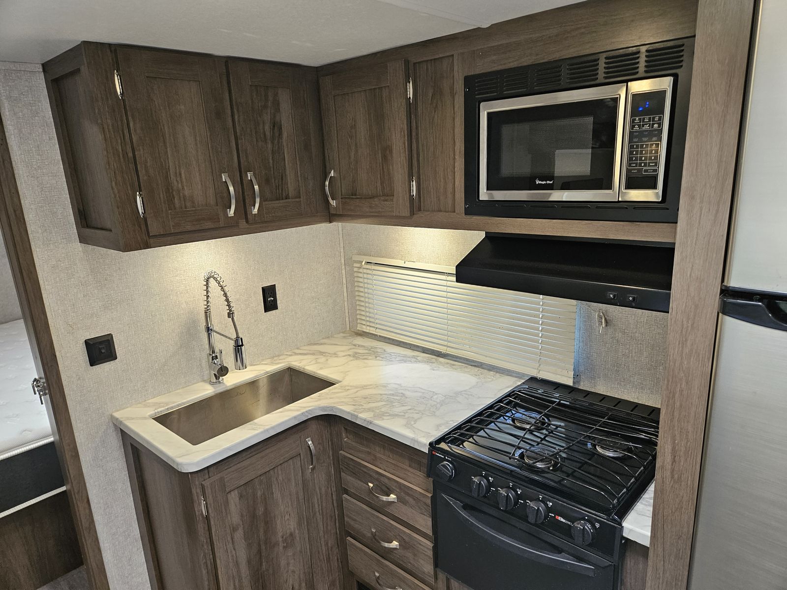 Main image 13