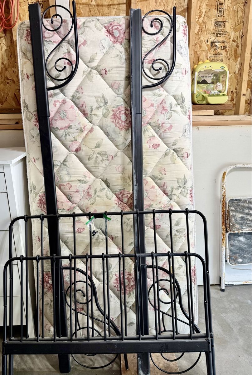 Twin Metal Daybed Frame with Scrollwork and Mattress Set