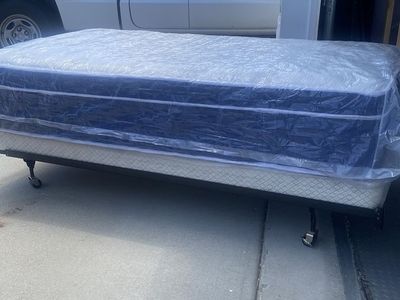 Twin size bed