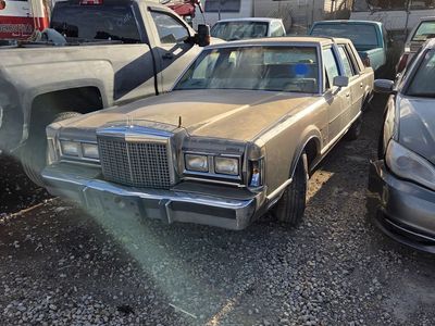1986 Lincoln Town car v8 auto rwd NEEDS TOWED OR TRAILERED