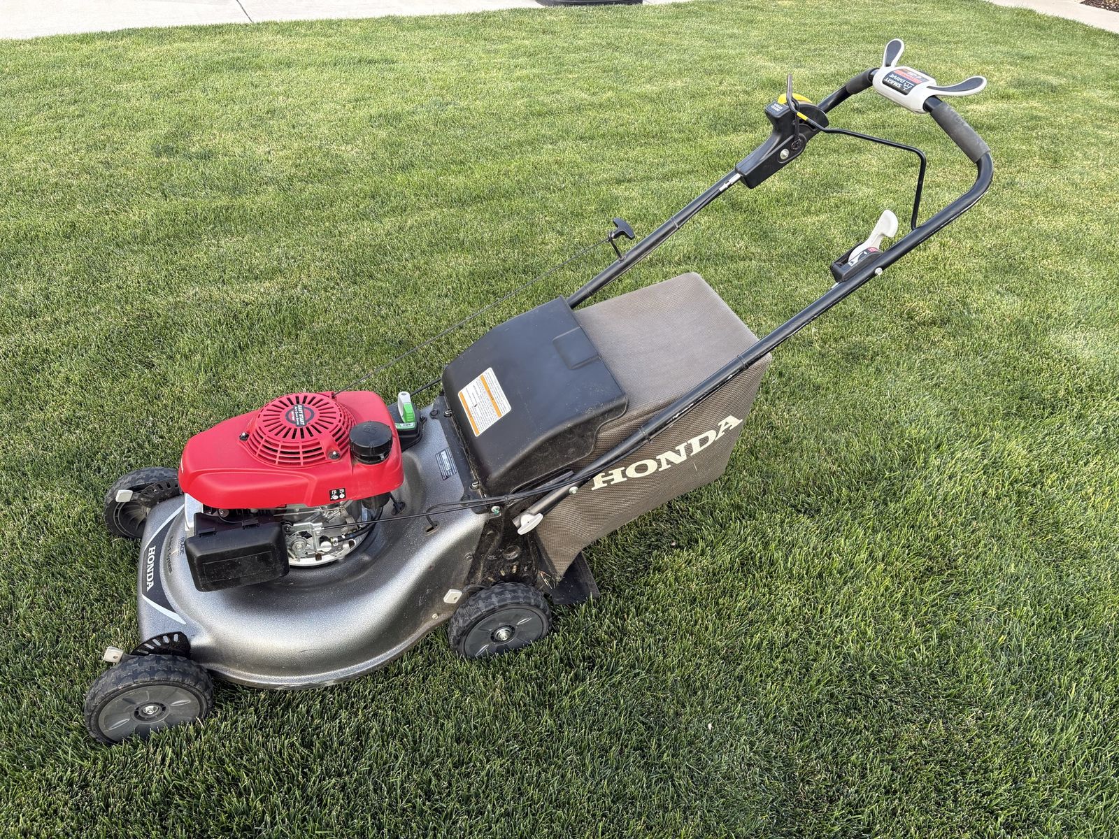 Honda 21-inch Walk-Behind Self-Propelled Gas Mower with Rear Bag & Mulching Capability