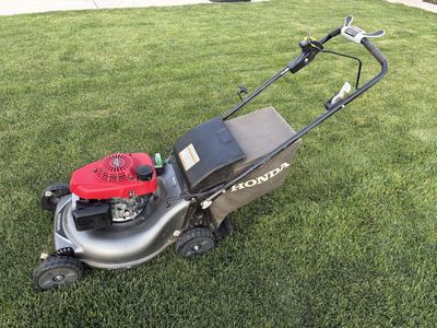 Honda 21-inch Walk-Behind Self-Propelled Gas Mower with Rear Bag & Mulching Capability