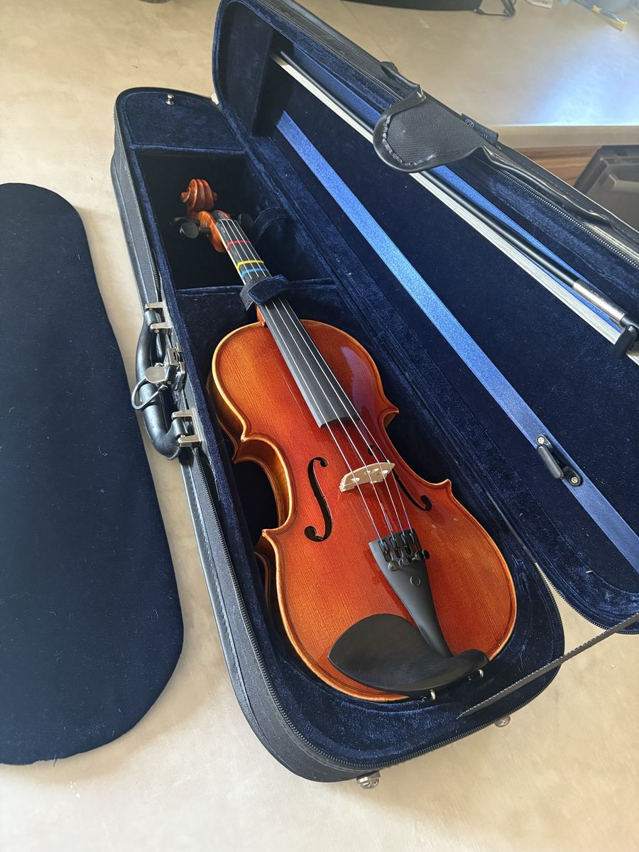 Archer 3/4 Violin Outfit — Barely Used, Case & Bow Included, Youth Size