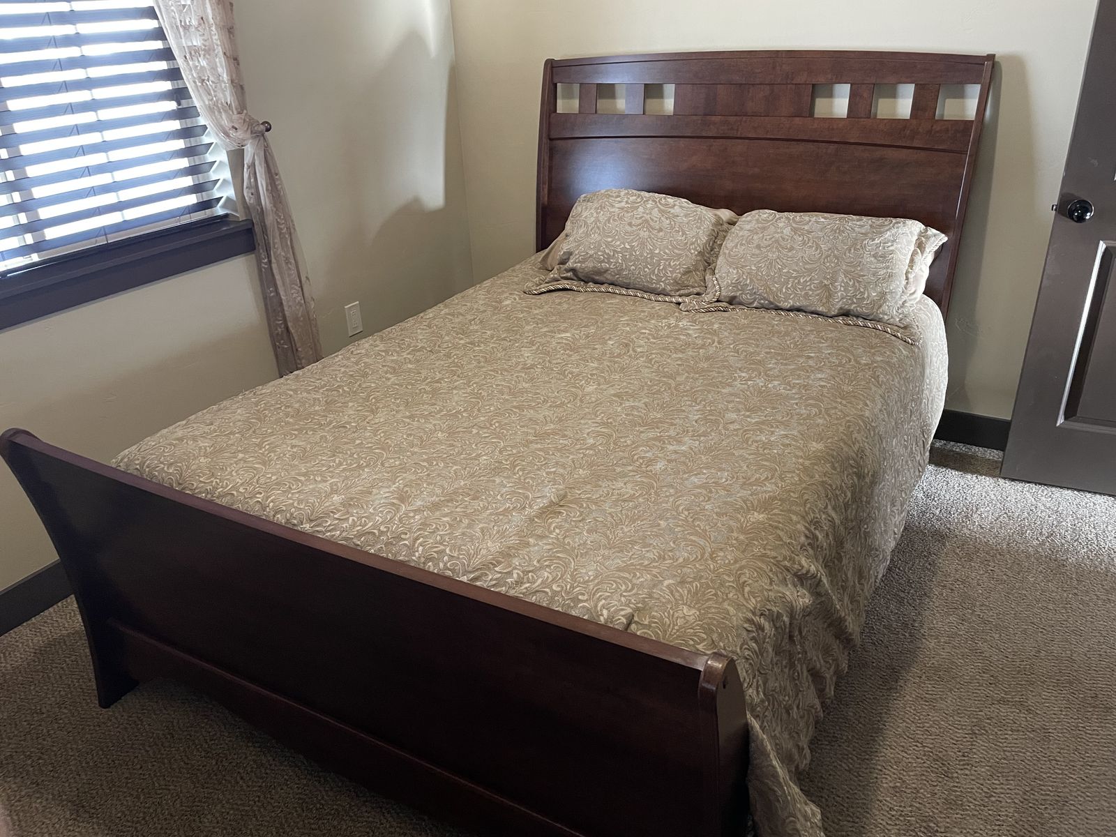 Bedroom set for sale