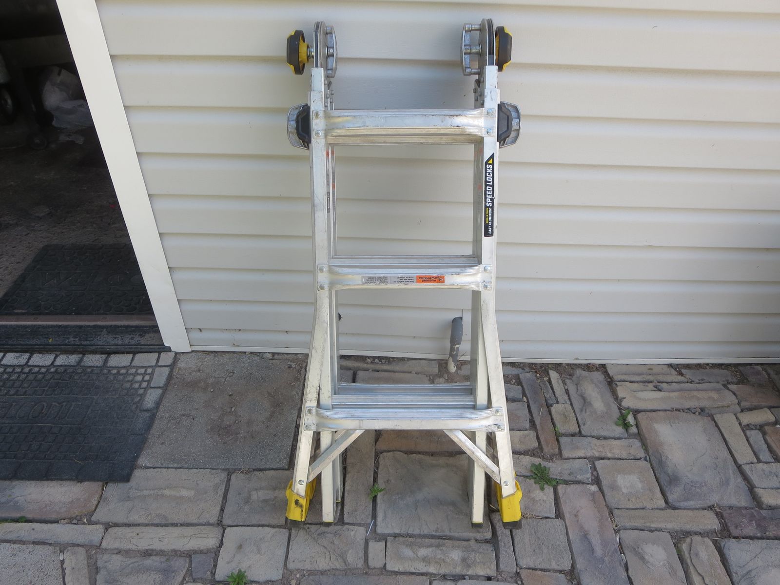 Gorilla Ladders Speed Locks 14 ft. Type 1A 300lb Capacity Aluminum Multi-Position Ladder