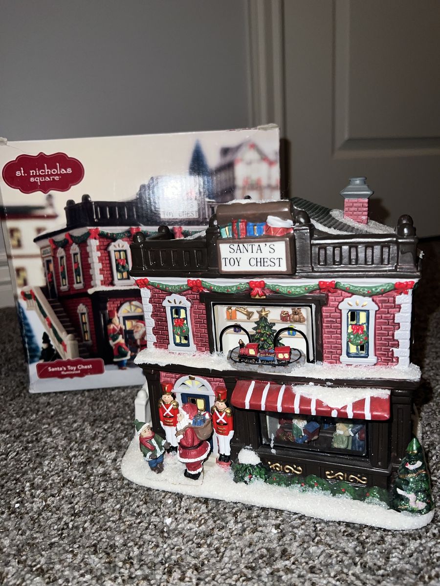 St Nicholas Square Santa‘s toy chest