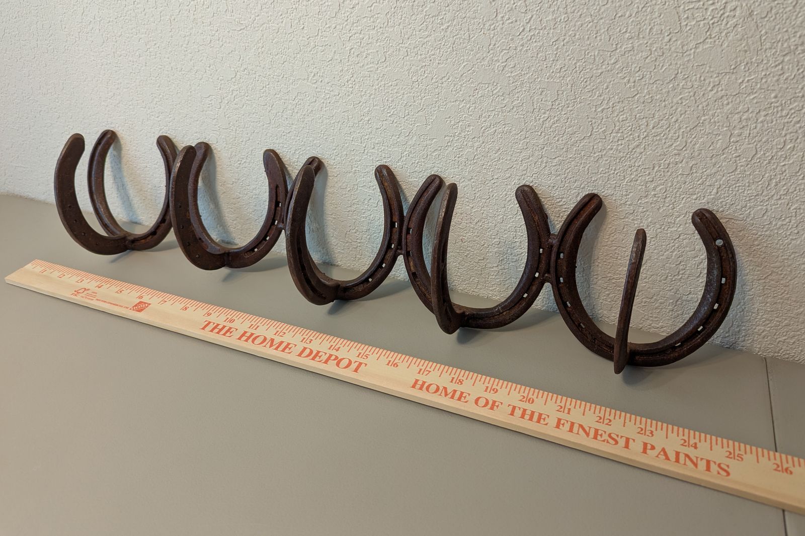 wall mounted five hook iron horseshoe coat rack