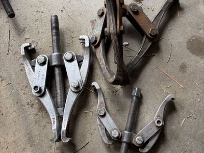 3 specialized mechanical jaw pullers tools