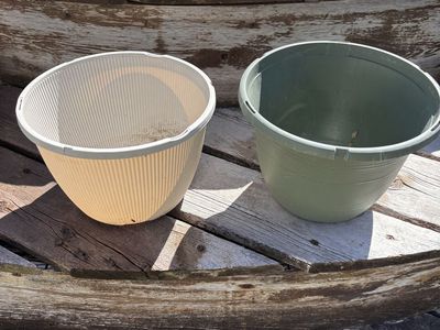 Planter pots $3 each
