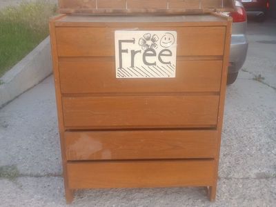 Dresser (4 drawer) wooden (in good condition)