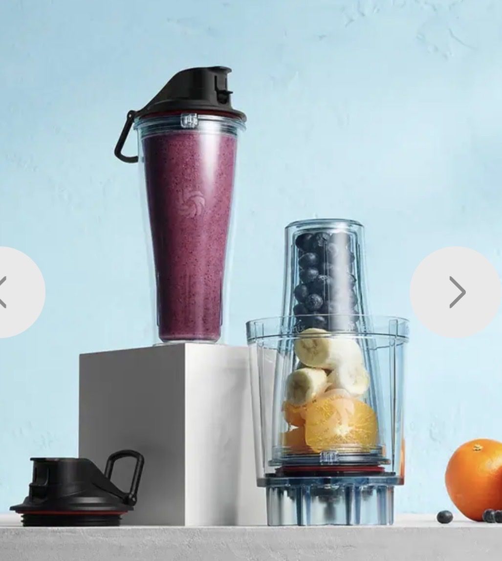 Brand new Vitamix, vita mix personal cup adapter, 2 cups with lids and also adapter