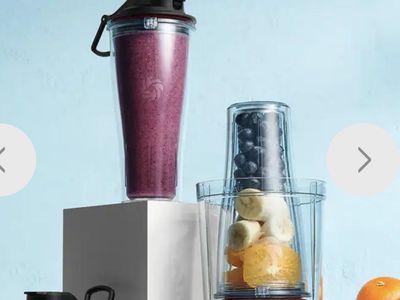 Brand new Vitamix, vita mix personal cup adapter, 2 cups with lids and also adapter