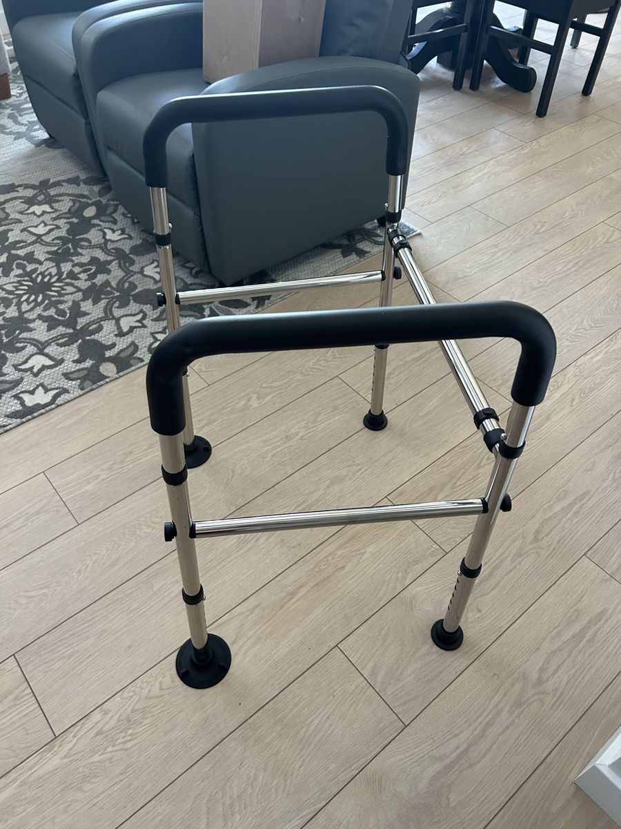 Toilet Safety RailAdjustable Toilet Safety Frame & RailToilet Safety Rail for Elderly