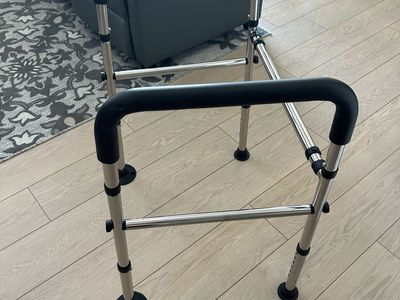 Toilet Safety RailAdjustable Toilet Safety Frame & RailToilet Safety Rail for Elderly