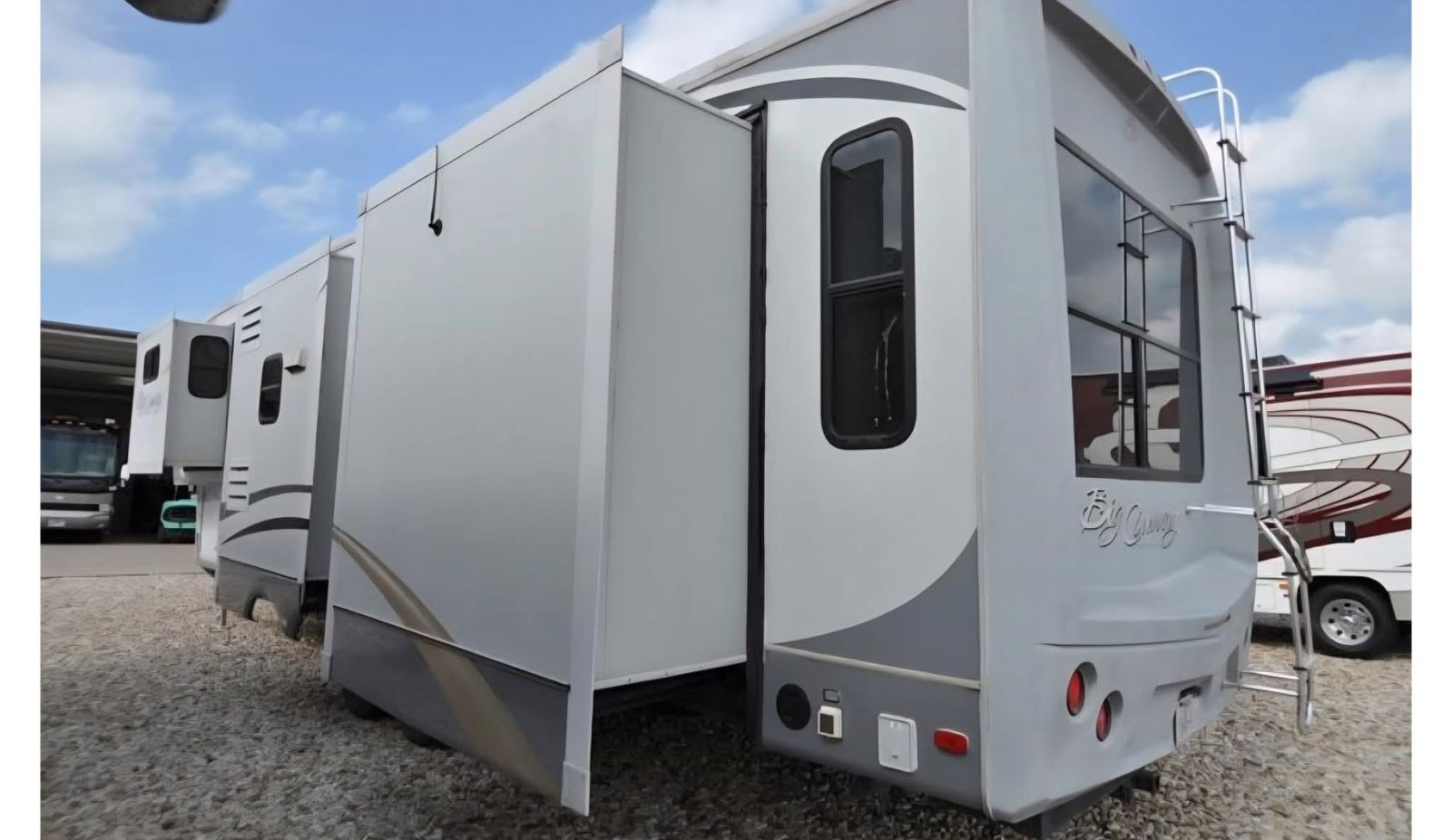 Big Country Fifth Wheel Travel Trailer with Slide-Outs and Modern Interior