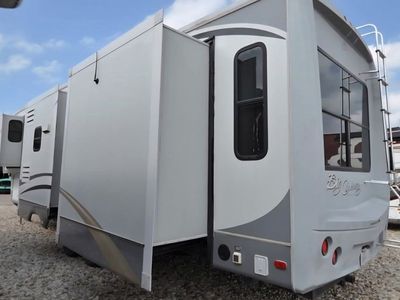 Big Country Fifth Wheel Travel Trailer with Slide-Outs and Modern Interior