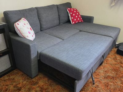 Medium size sofa with pull-out