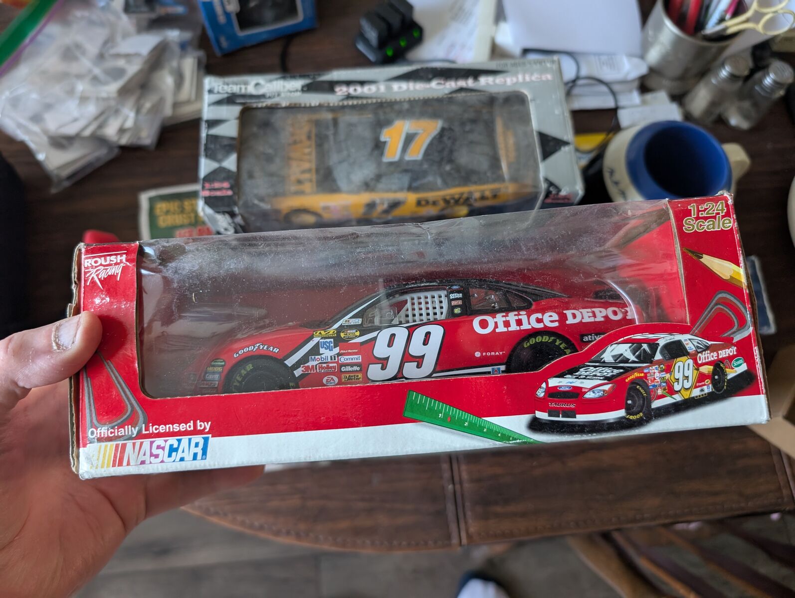 2005 Carl Edwards 99 Ford Taurus 1:24 scale Home Depot diecast