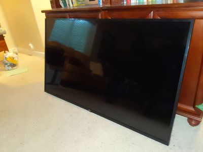 4 LG 55" 4K TVs (Commercial Signage Series) - Remotes Included