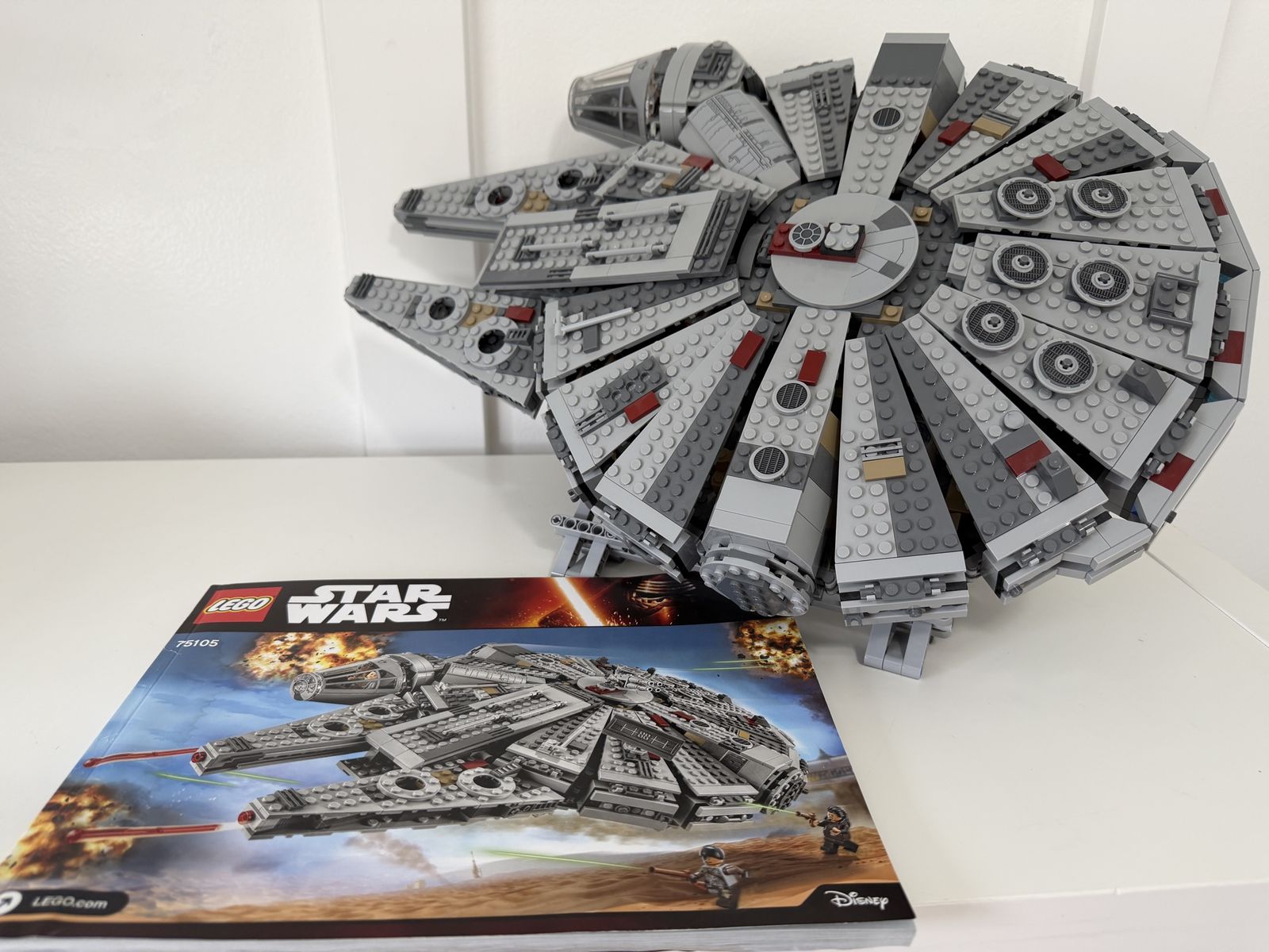Lego 75105 Star Wars Millennium Falcon - Complete w/stand