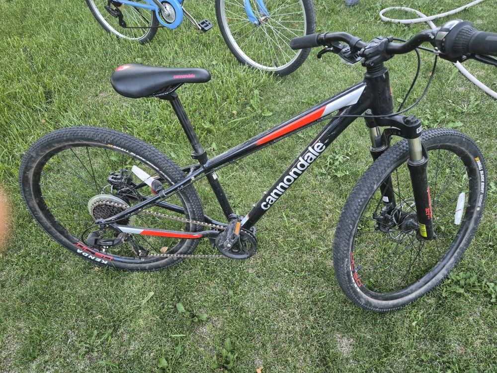 Cannondale Black Trail Mountain Bike - Front Suspension, Disc Brakes, Kenda Tires