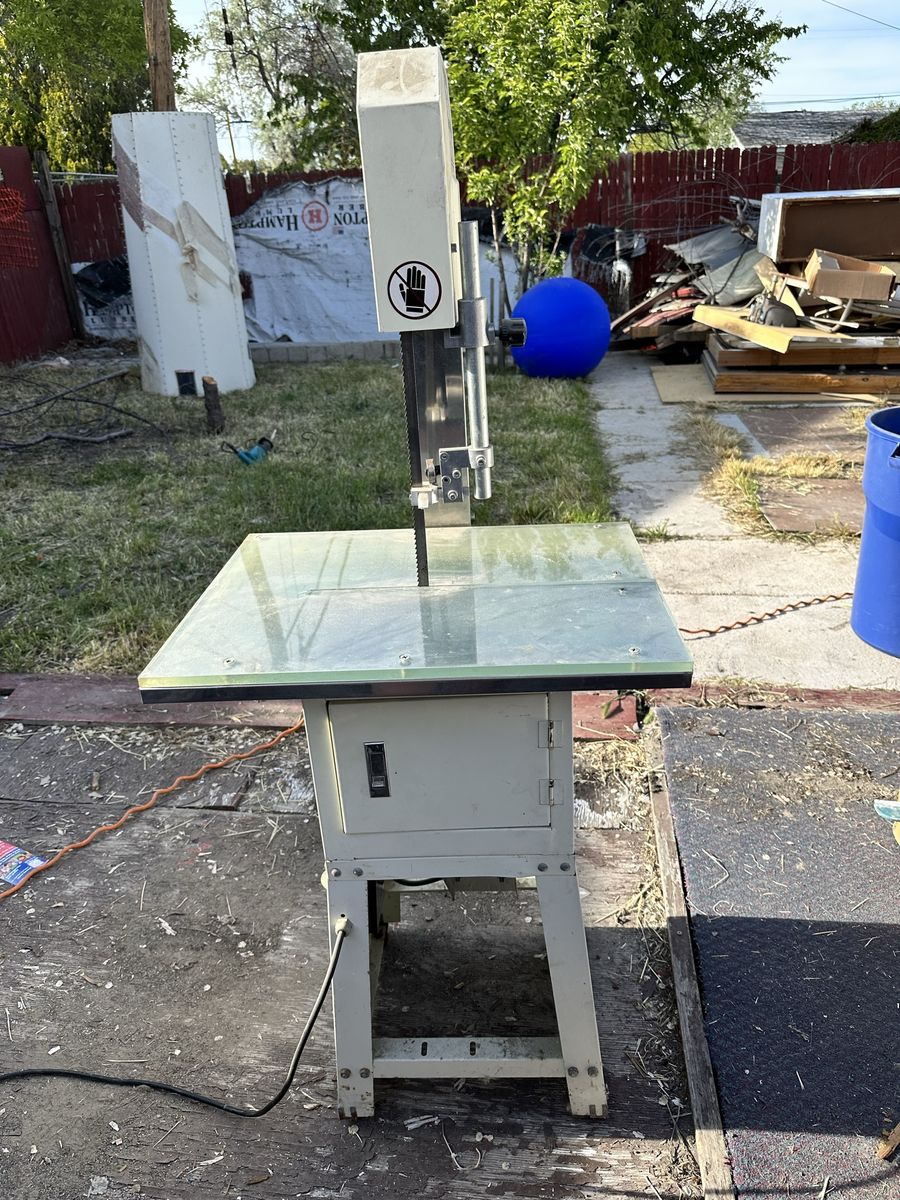 Working Bandsaw