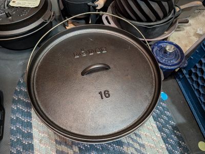 Discontinued Lodge #16 Cast Iron Camp Dutch Oven 16CO- Ready To Cook!
