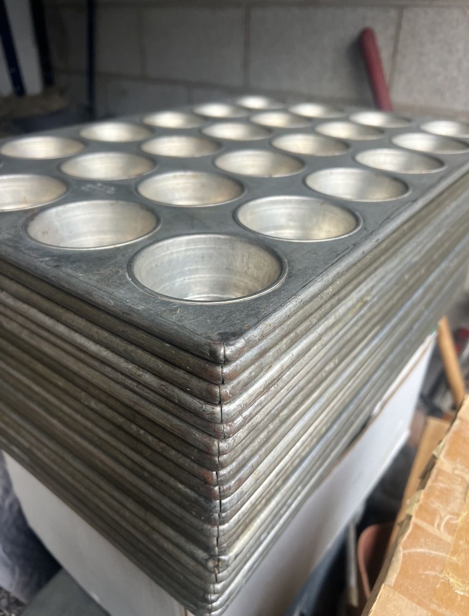 Full Size Muffin Tins Pans Excellent Condition Cupcake