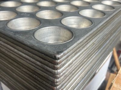 Full Size Muffin Tins Pans Excellent Condition Cupcake