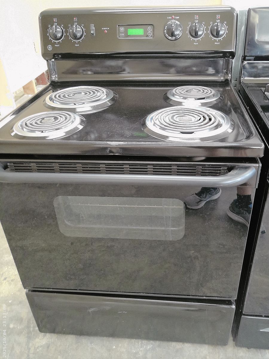 Clean Black Electric Range~90 Day guarantee