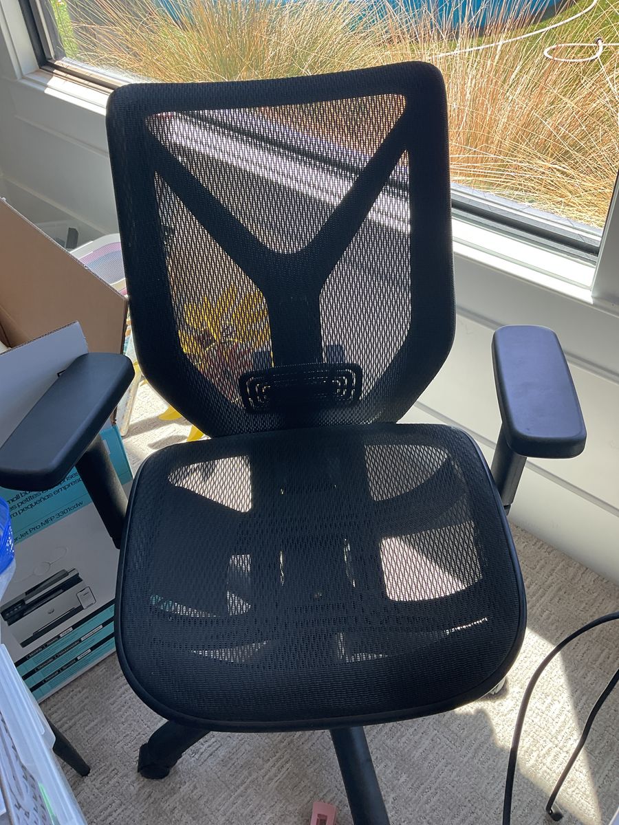 Black Mesh Ergonomic Office Chair with Lumbar Support and Armrests - Used