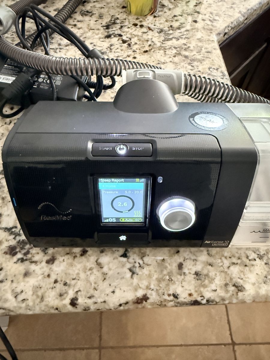 ResMed AirSense 10 AutoSet CPAP Machine with Humidifier and Carrying Case - 4713 Run Hours