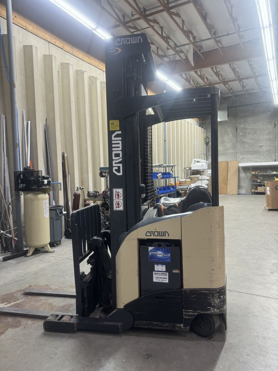 Crown forklift