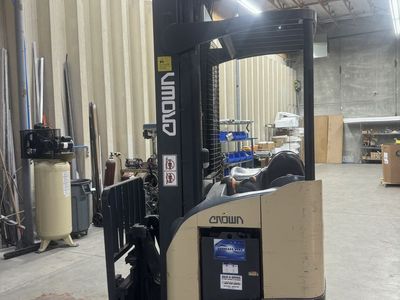 Crown forklift