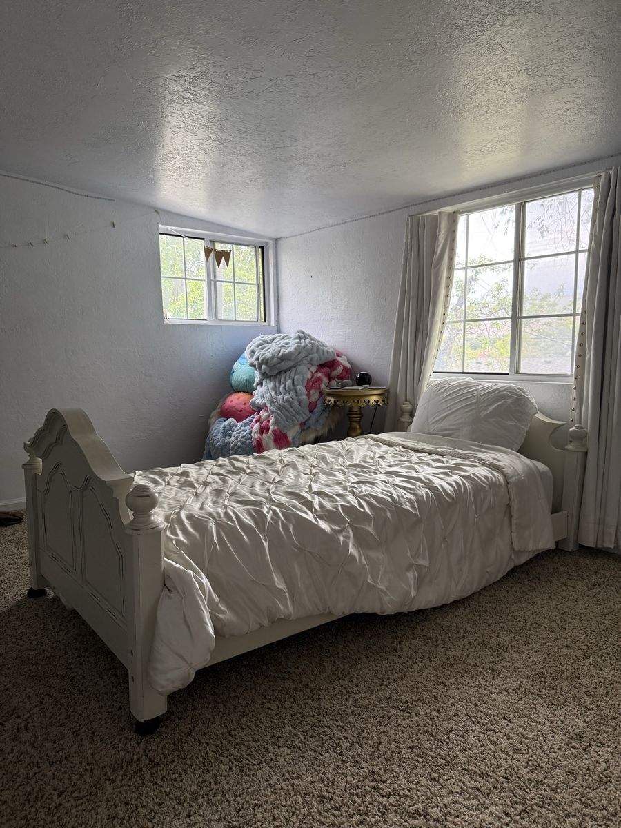 White Distressed Twin Size Headboard and Footboard Bed Frame with mattress