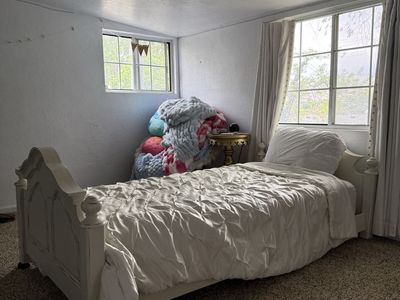 White Distressed Twin Size Headboard and Footboard Bed Frame with mattress