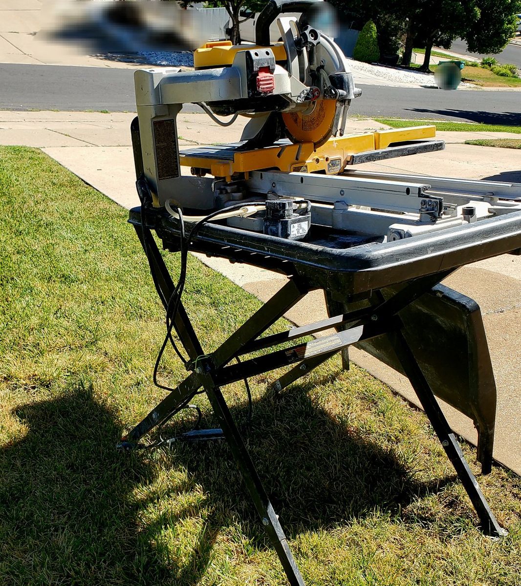 Professional-grade DEWALT D24000 wet tile saw - Tested