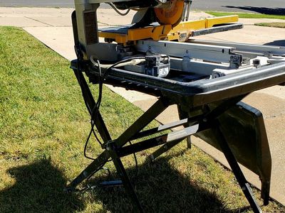 Professional-grade DEWALT D24000 wet tile saw - Tested