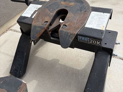 Fifth wheel Hitch