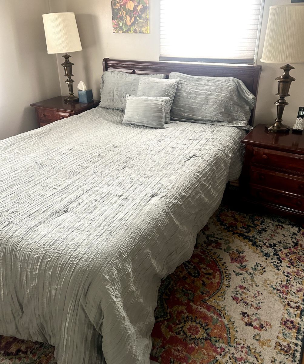 Queen Size Purple Mattress Bed and Bedding