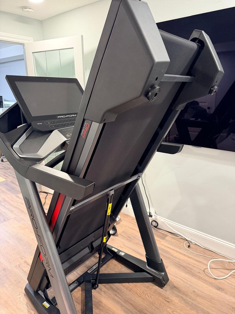 ProForm Pro 9000 Treadmill - Excellent Condition