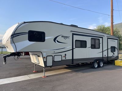 SALE PENDING 2017 Keystone Hideout 308BHDS