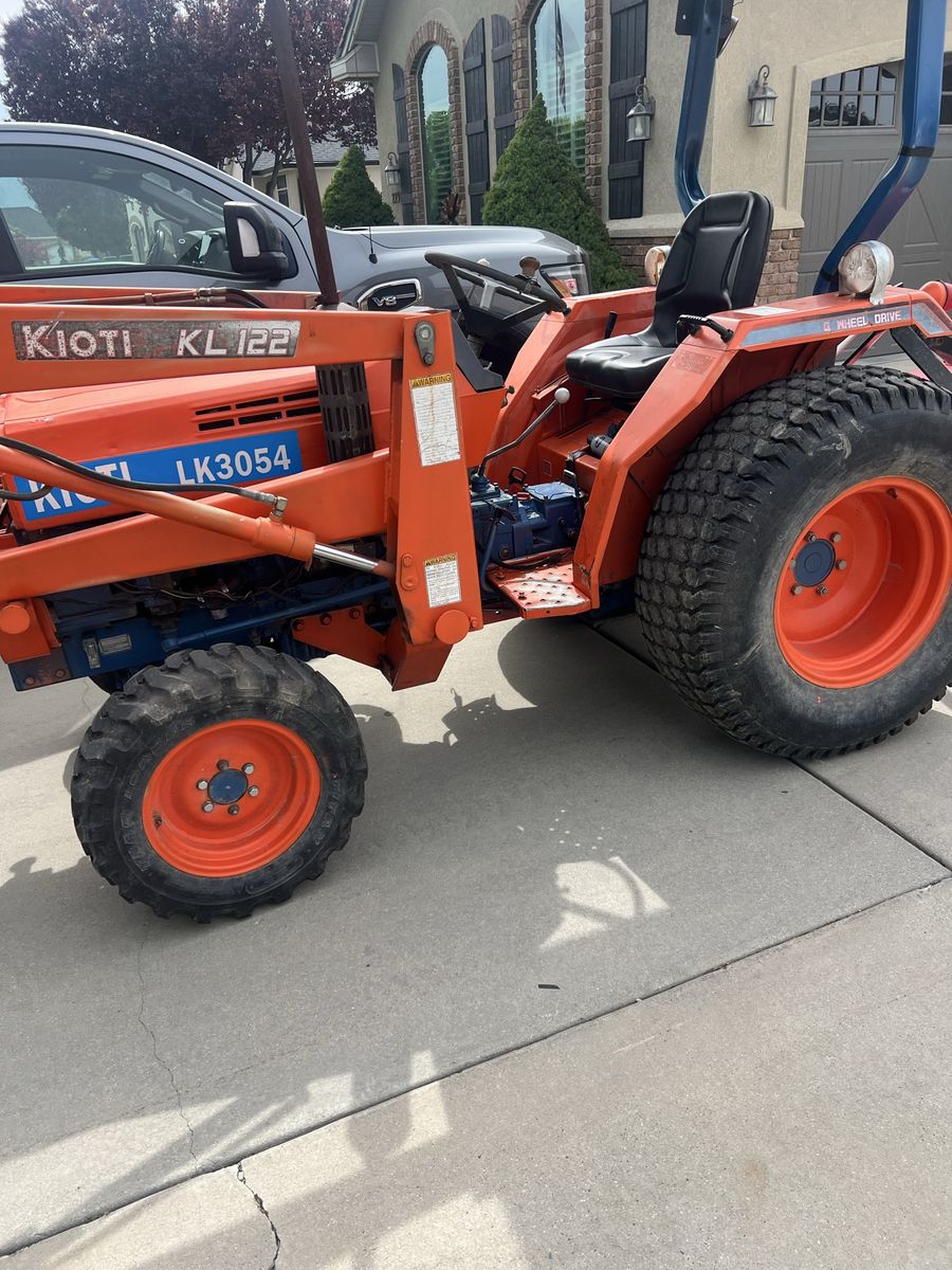 Kioti 30 hp with loader