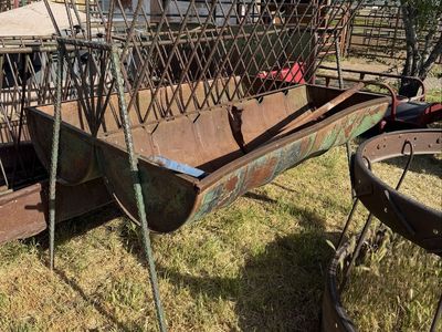 Horse feeder